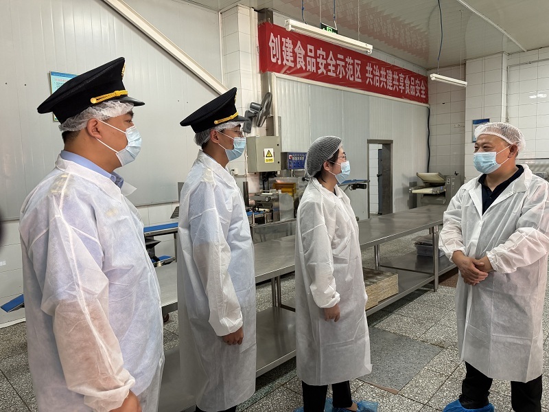 石景山区市场监管局开展月饼市场食品安全专项检查3.jpg