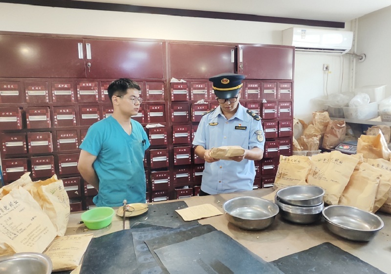 石景山区市场监督管理局开展夏季汛期中药饮片质量检查.jpg