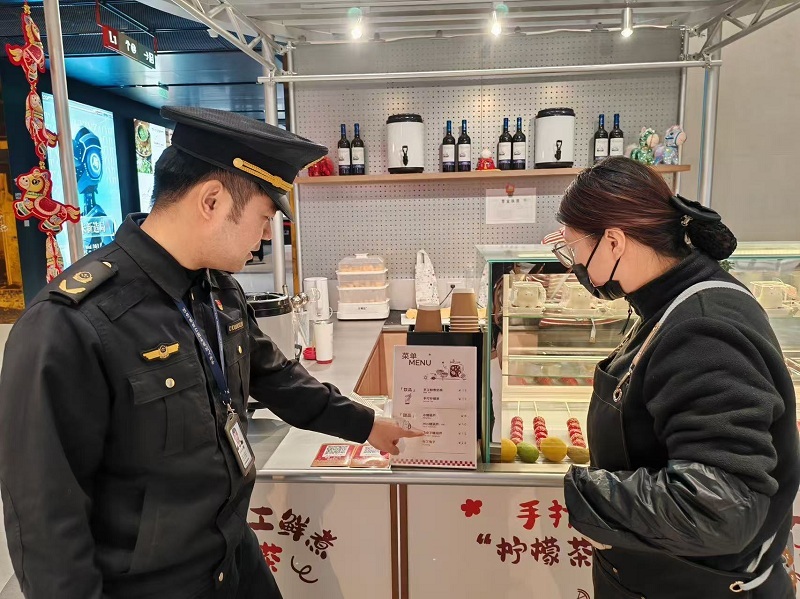 新春市集大体检--石景山区市场监管局全力守护市民节日消费安全1.jpg